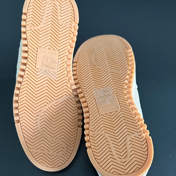 Dolce Vita Cream and Silver Women's Sneakers Sz 6 - Picture 9 of 9